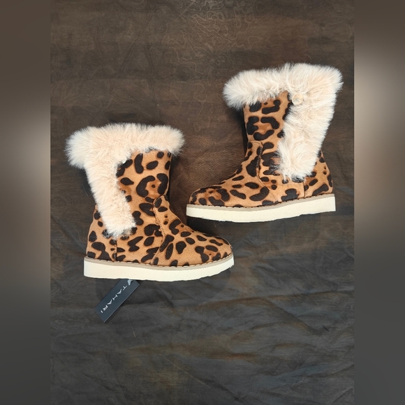 ❗NWT Tahari Toddler Bosner Leopard Faux Fur Boots Size 7 - Picture 1 of 5